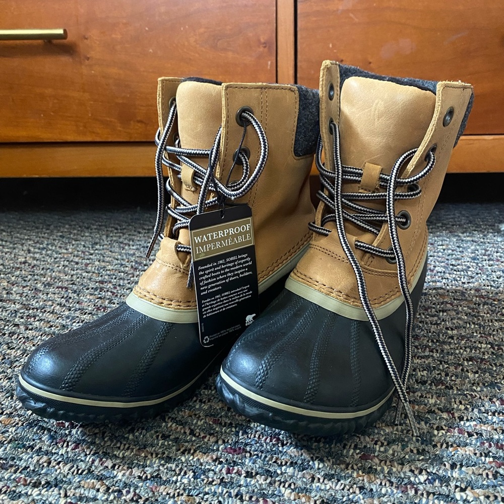 Sorel boots never worn